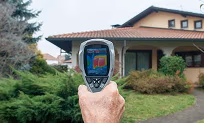 Villa rénovée en Suisse romande avec isolation, pompe à chaleur et panneaux solaires